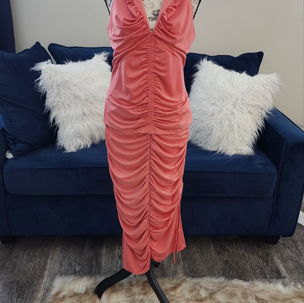 Closet Clear Out- Coral 2 piece skirt set, super flattering - Picture 10 of 10